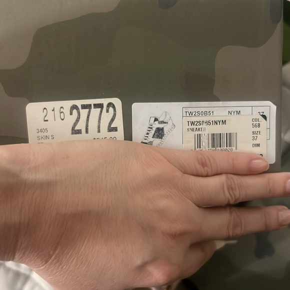 NWT Authentic brand new Valentino sneakers (Tags on box) - Picture 7 of 8